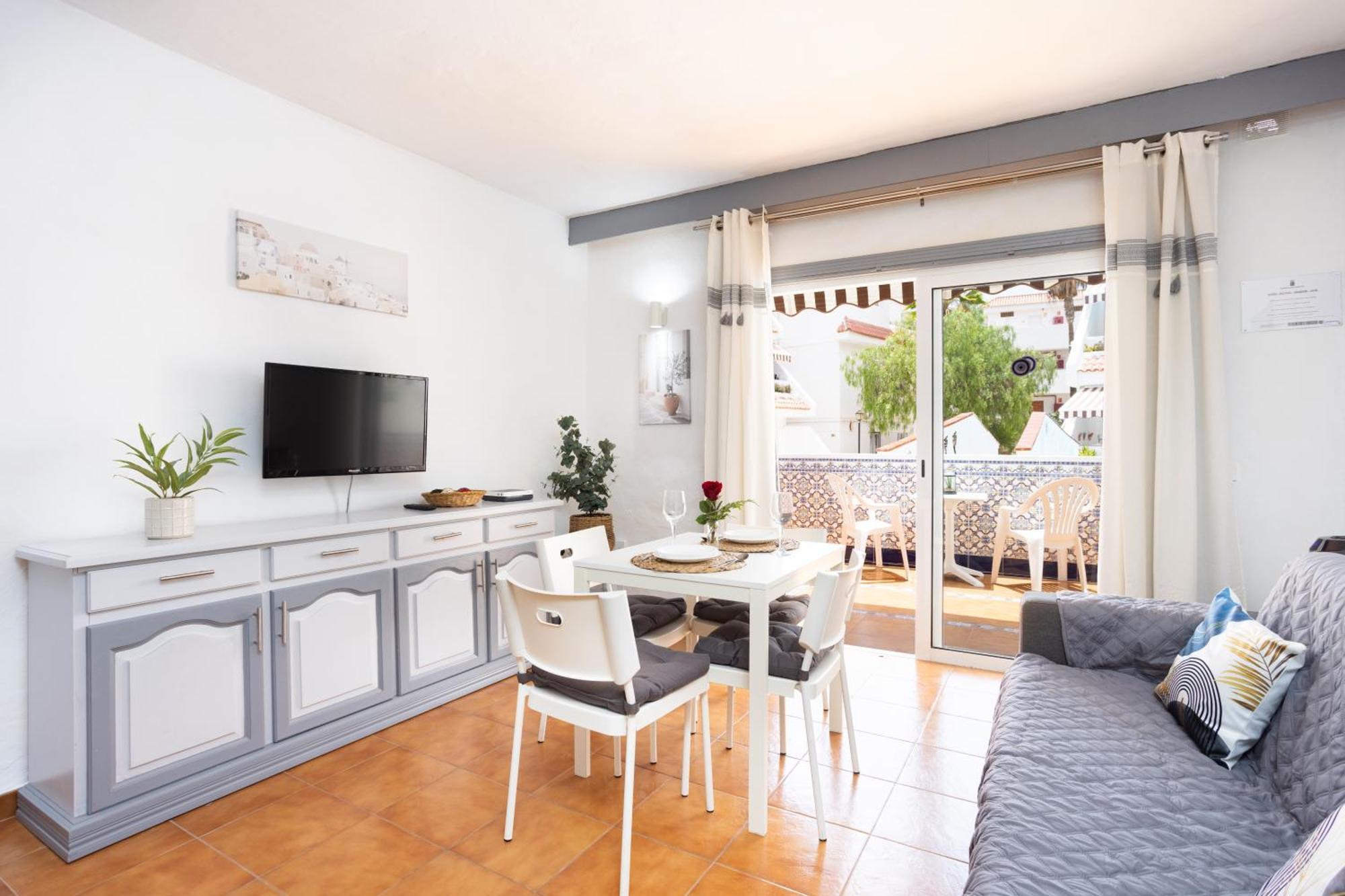 Home2book Cozy Apt, Pool & Terrace Americas